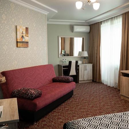 Uyutnyy Dom Hotel Taraz Exterior photo